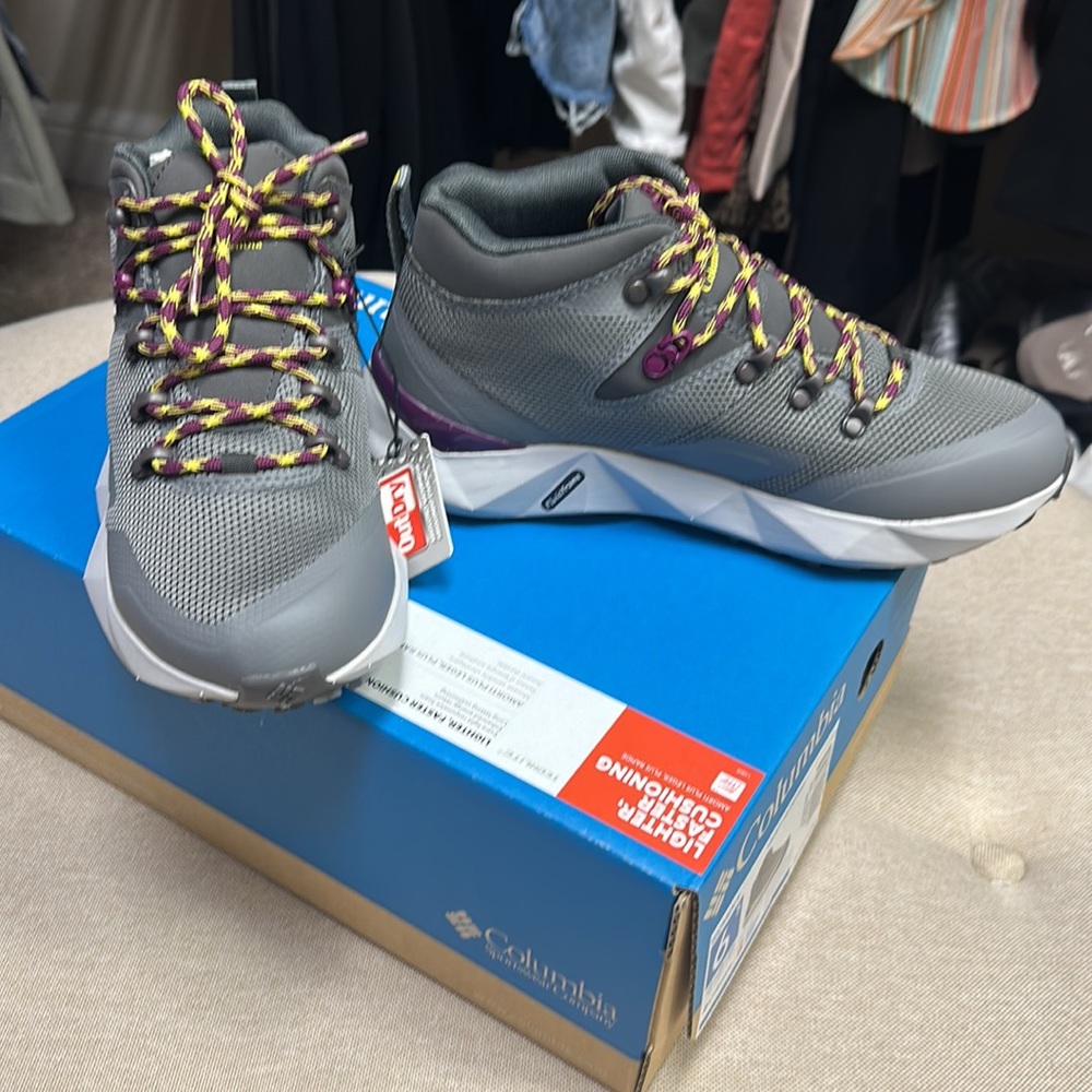 Brand new in Box Columbia waterproof hiking boots size 6.5